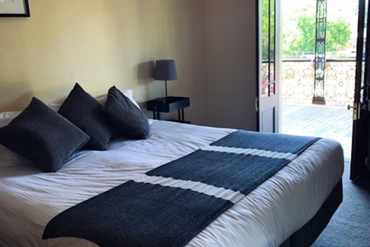 Room 2 of 35