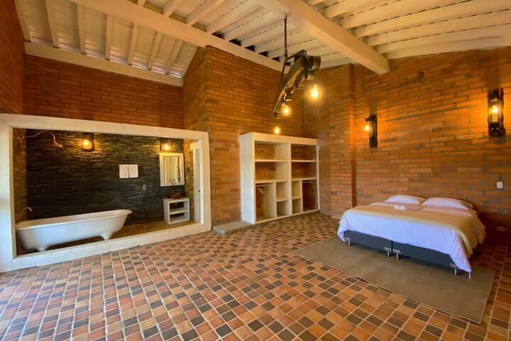 Room 14 of 33