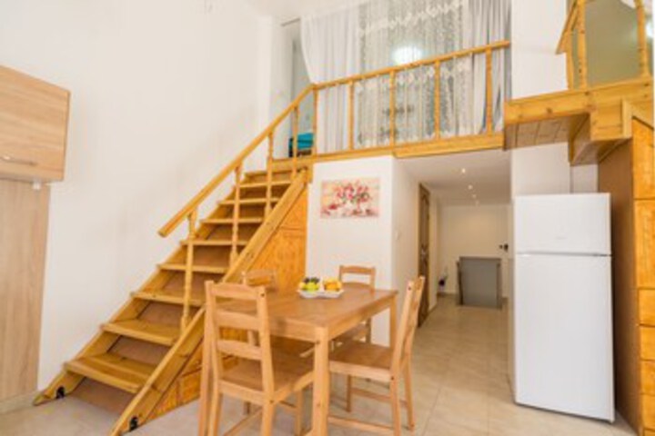 Room 7 of 18