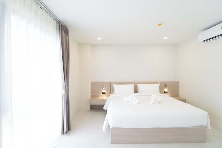 Room 8 of 28
