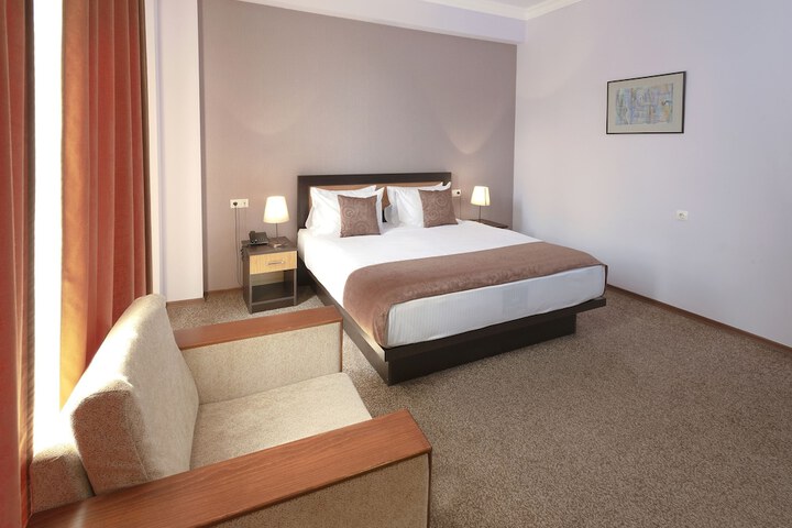 Room 10 of 45