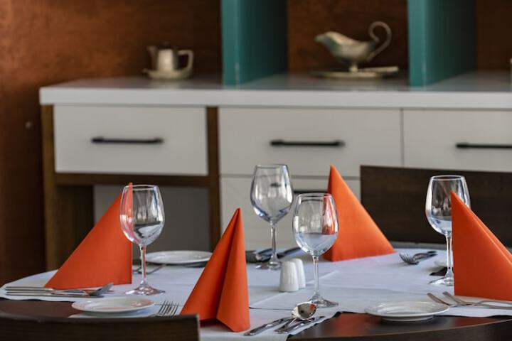 Dining 77 of 152