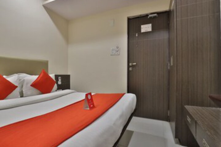 Room 10 of 20