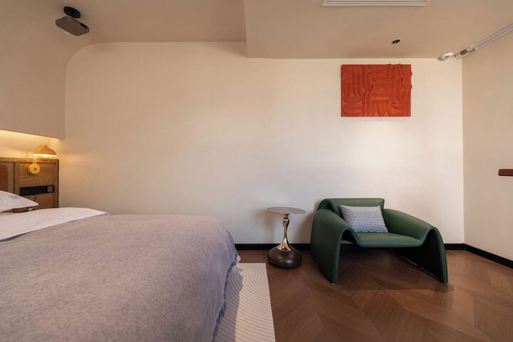 Room 33 of 123