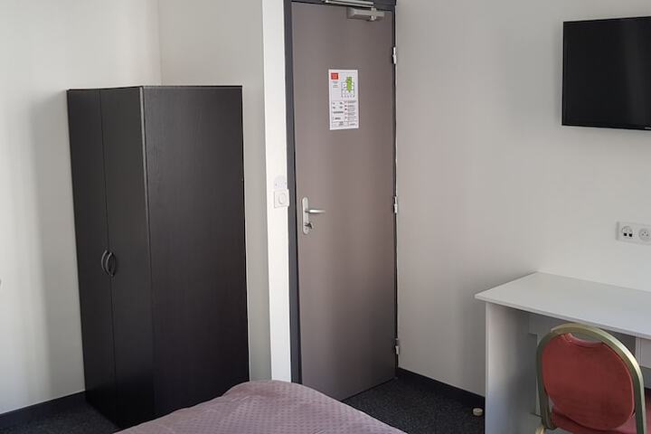 Room 4 of 13