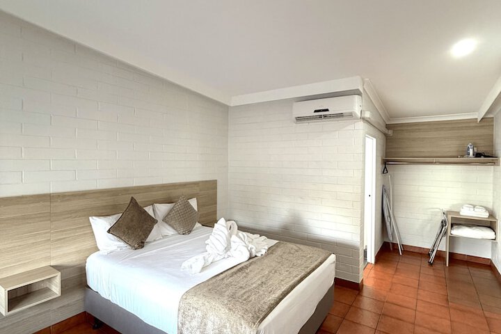 Room 4 of 24