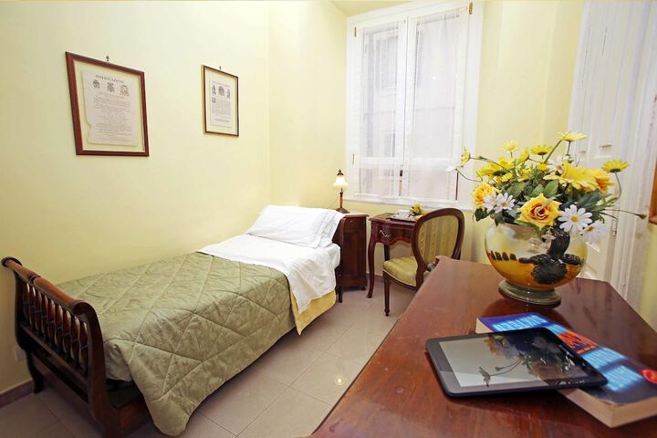 Room 3 of 34