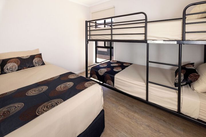 Room 32 of 144