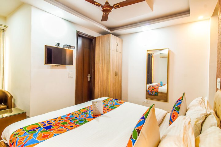 Room 6 of 25