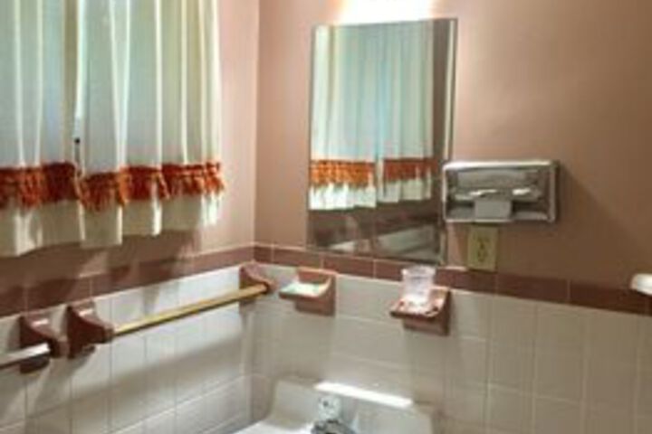 Room 2 of 17
