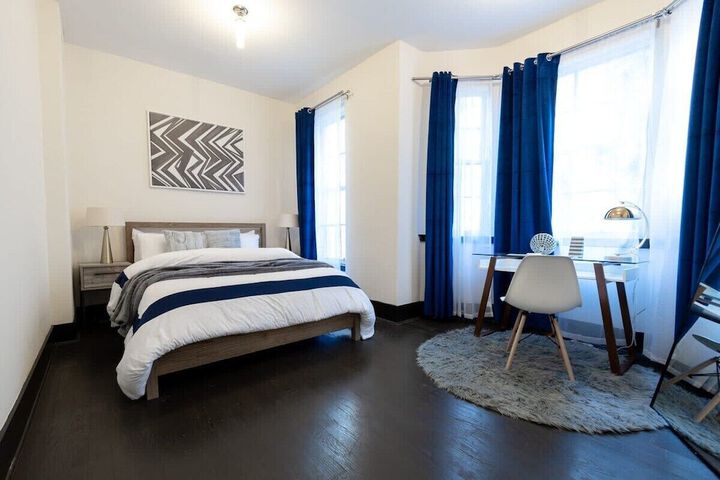 Room 3 of 136