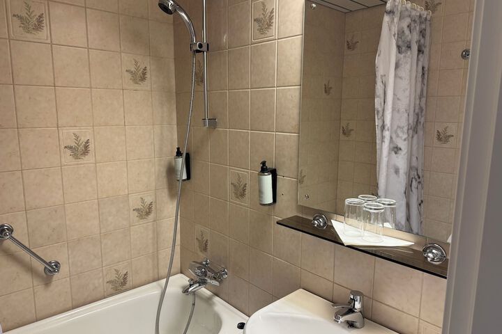 Room 155 of 209