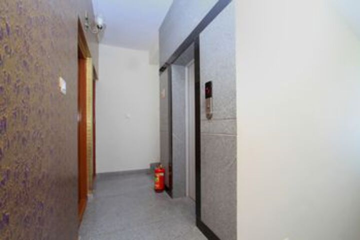Ballroom/Hall 12 of 18