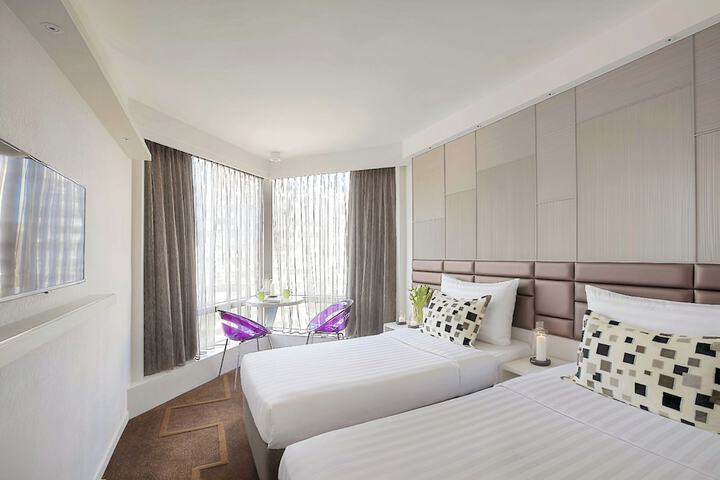 Room 32 of 87