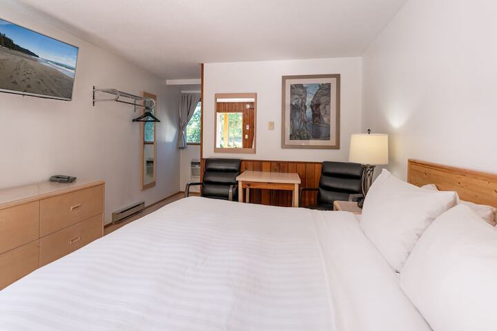 Room 5 of 28