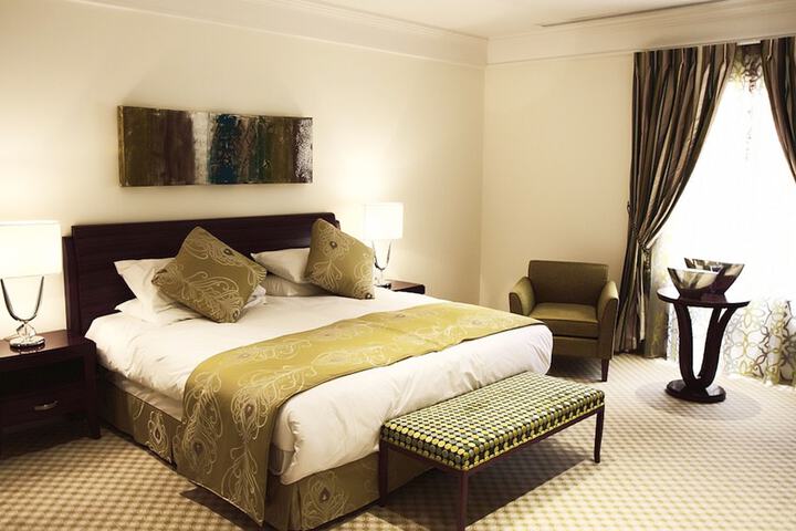 Room 4 of 32