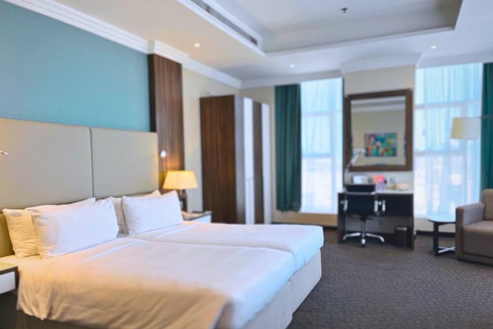 Room 12 of 114