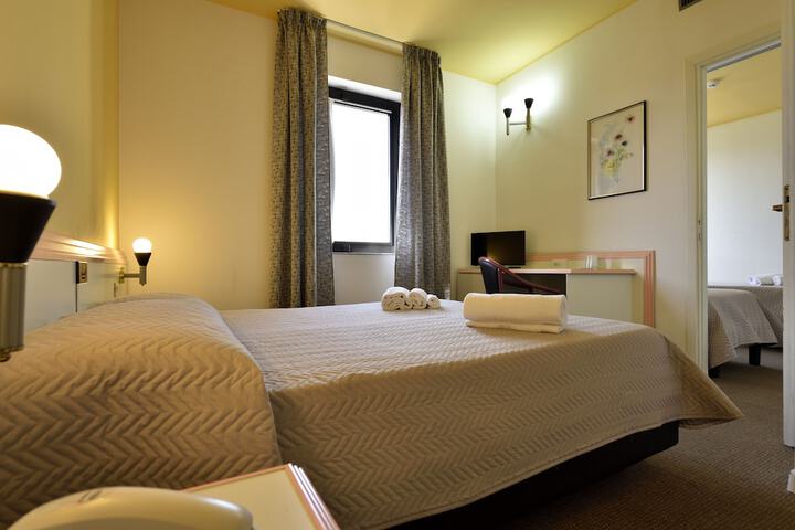 Room 12 of 44