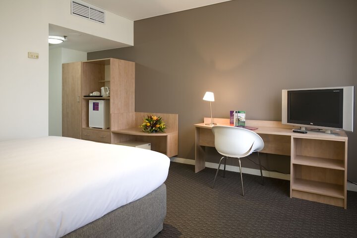 Room 4 of 92