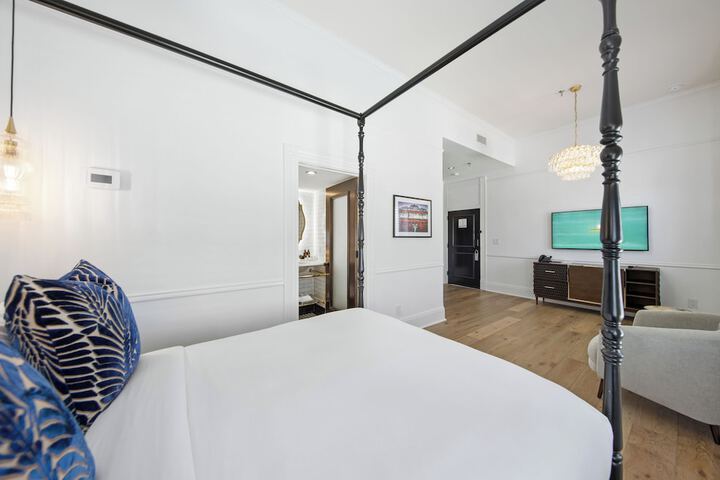 Room 27 of 114