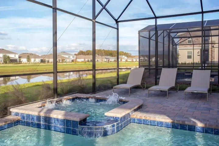 Pool 17 of 27