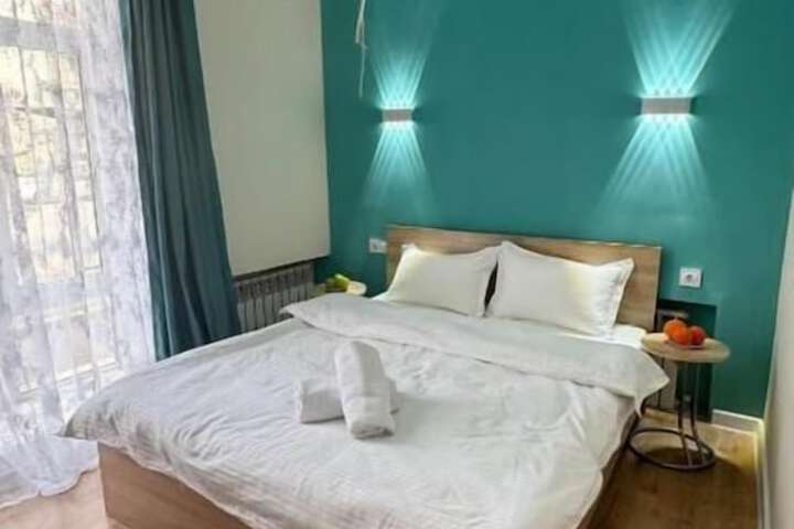 Room 4 of 16