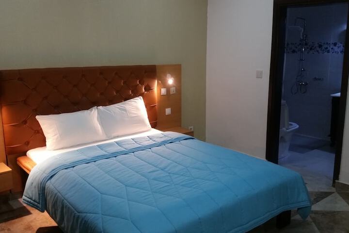 Room 6 of 39