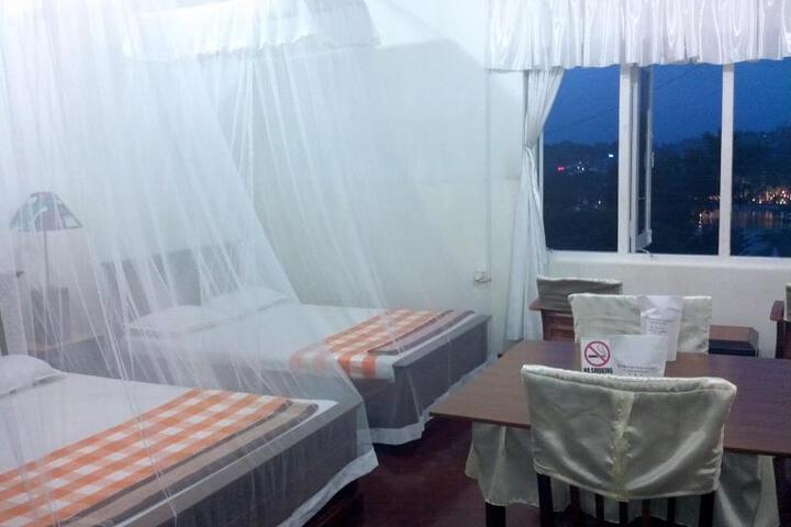 Hotel Amaara Lake