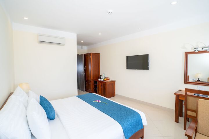 Room 13 of 80