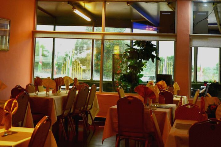Dining 15 of 23