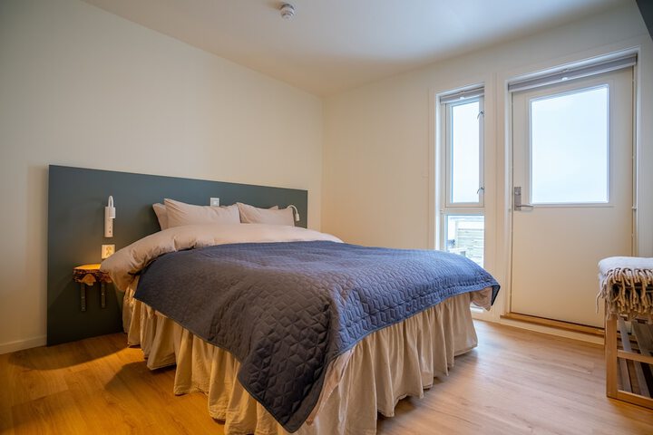 Room 4 of 99