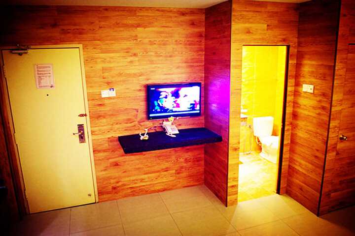 Room 5 of 44