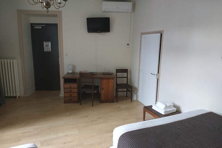 Room 6 of 43