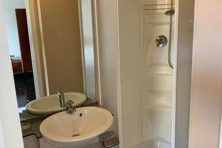 Room 16 of 40