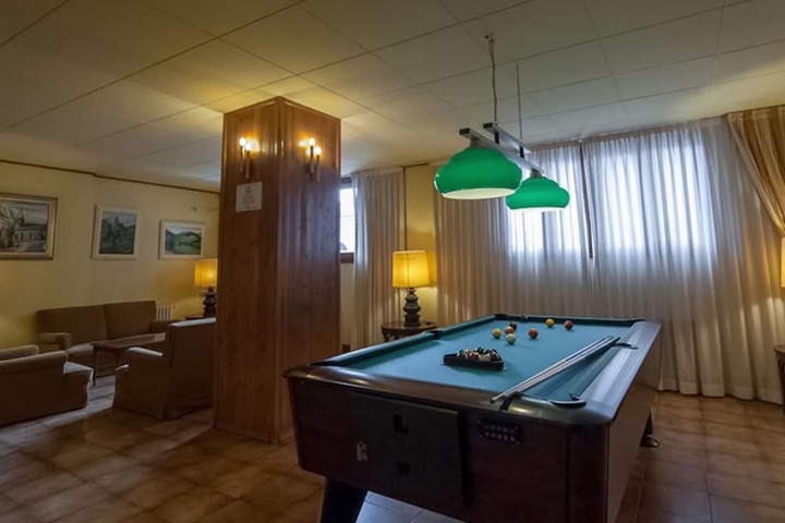 Pool 40 of 81