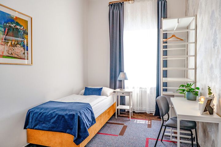 Room 12 of 30
