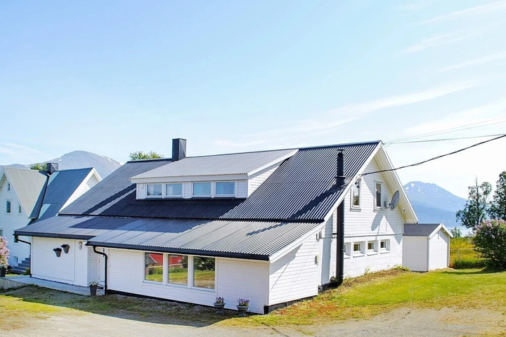 12 Person Holiday Home in Vikran