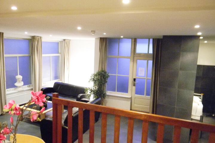 Room 27 of 162
