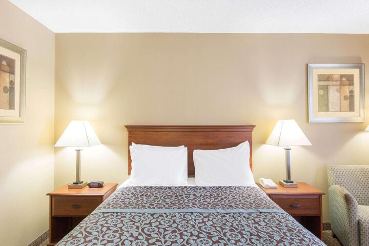 2 Queen Beds (4 of 5)