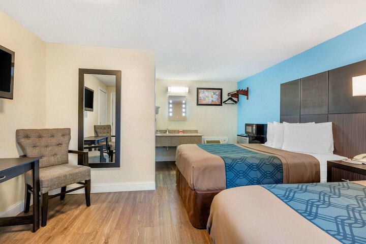 2 Double Beds (8 of 8)
