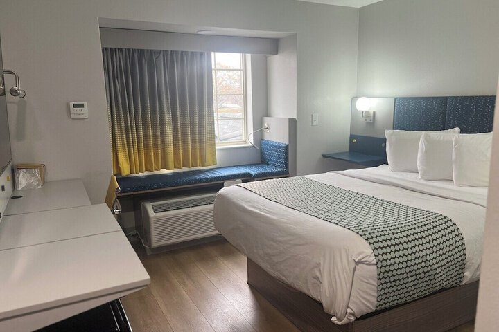 Room 3 of 6