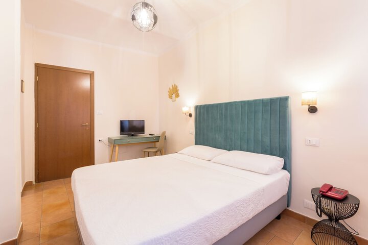Room 8 of 34