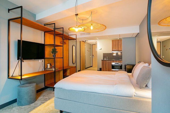 Room 18 of 110