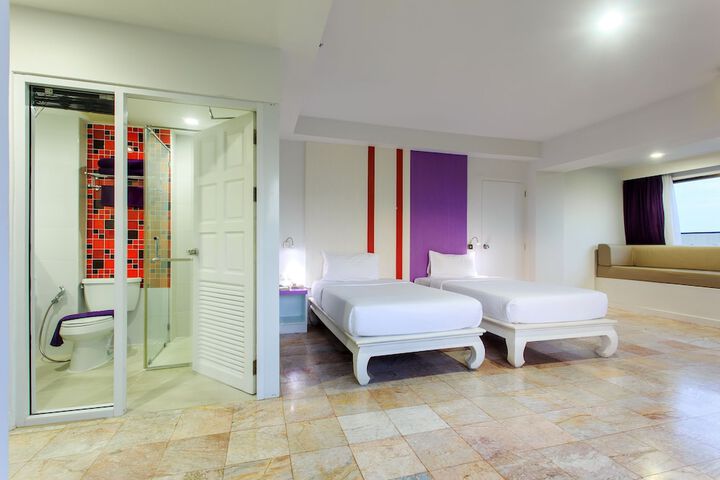Room 26 of 90