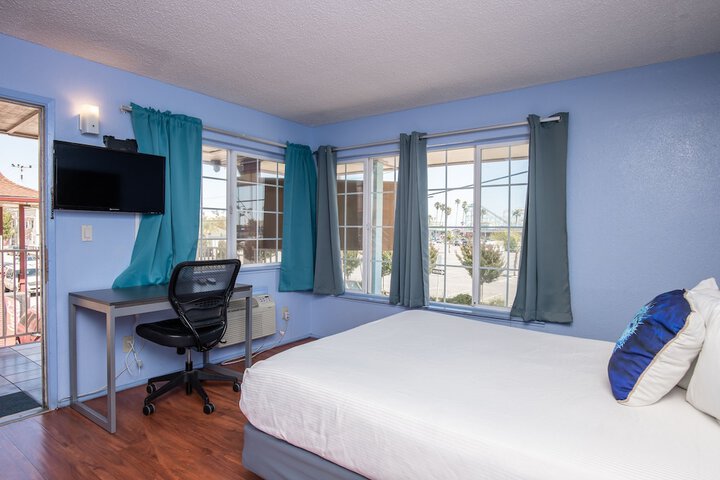 2 Double Beds (1 of 26)