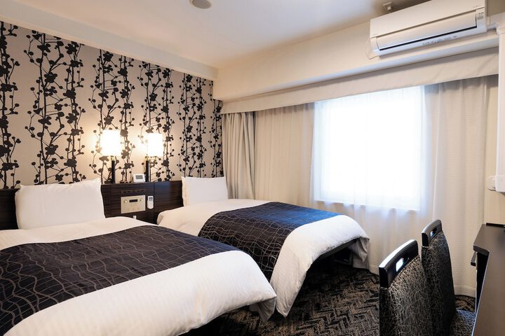 Room 8 of 47