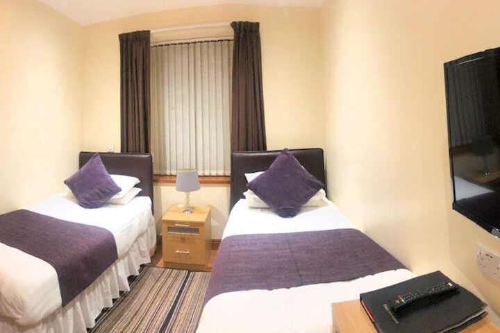 Room 2 of 27
