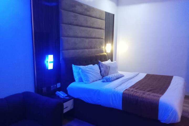 Room 38 of 104