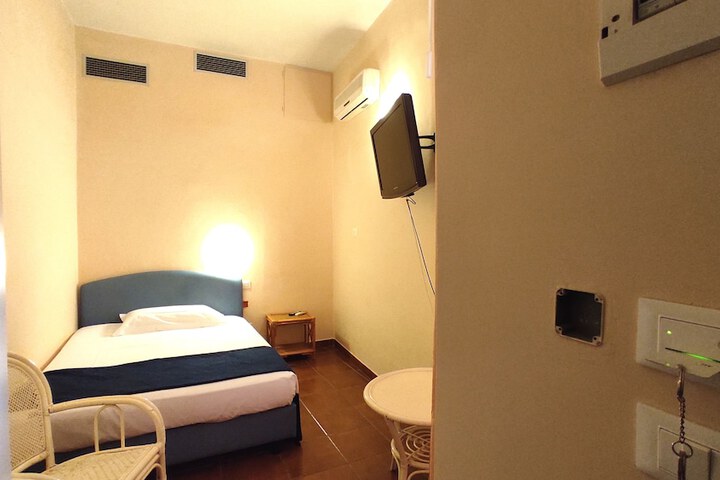 Room 9 of 52