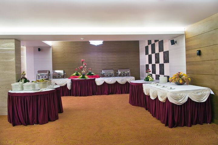 Dining 36 of 63